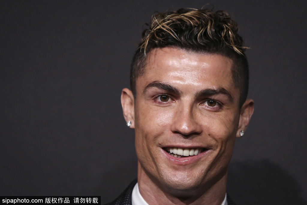 意甲媒体热议：希门尼斯经纪人表示希门尼斯从未想过离开米兰，他会留在球队（意媒关注：希门尼斯经纪人称其从未考虑离开米兰，将继续留队）