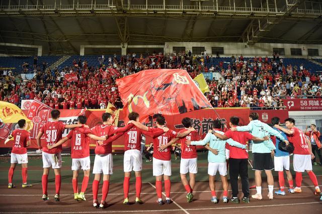 足球中超多队开始集训，主帅强调体能储备