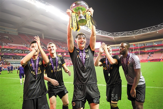 绿帽哥：曼联CEO已将哈维视为接替阿莫林的头号人选（消息称曼联CEO已将哈维列为接替阿莫林的首选）