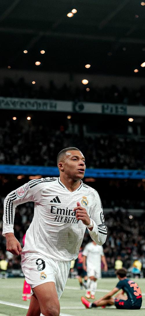 官方：沃尔夫斯堡与队长阿诺德续约至2028年（沃尔夫斯堡官宣队长阿诺德续约，合同至2028年）