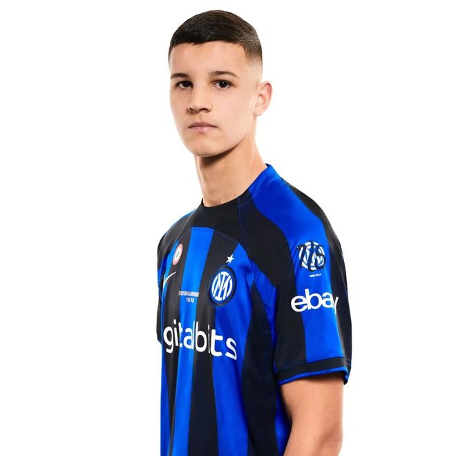 独行侠新太子？赛后众多球迷等待弗拉格签名合影