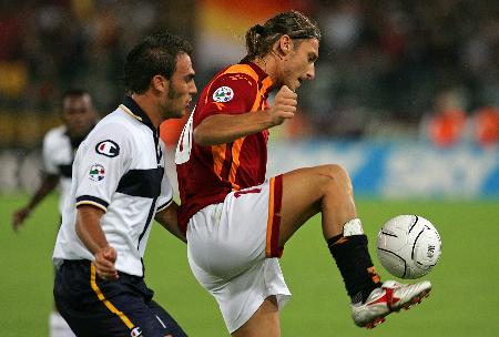 2026米兰冬奥会火炬继续在意大利境内传递