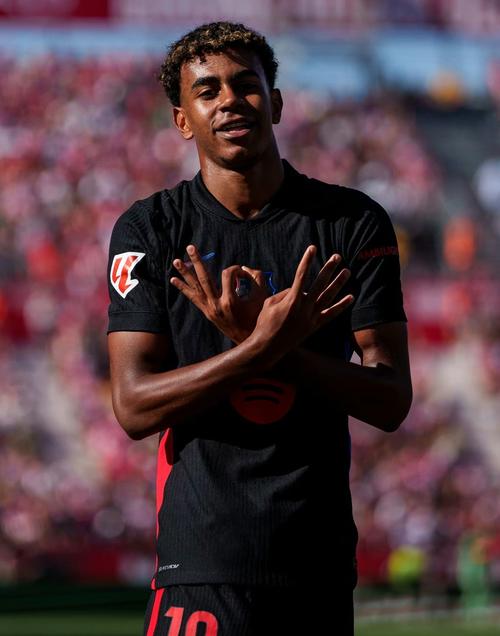 二象性，海港去年进96球刷中超纪录，今年丢44球刷冠军队纪录（海港两面性：去年96球创中超纪录，今年失44球成冠军队失球最多）